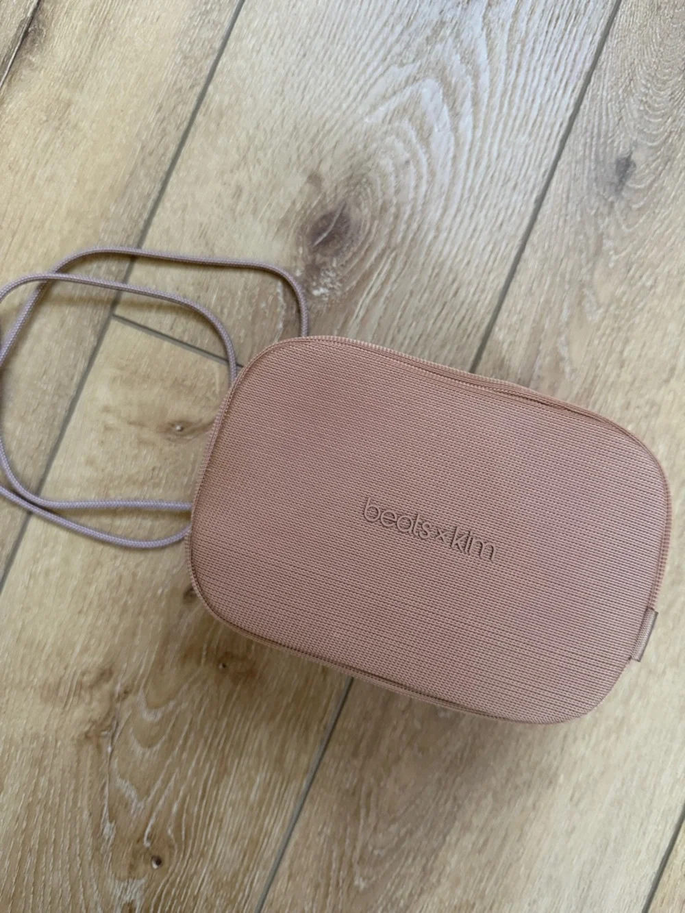Beats x Kim studio pro headphones with case in Dune NEW - Picture 2 of 4